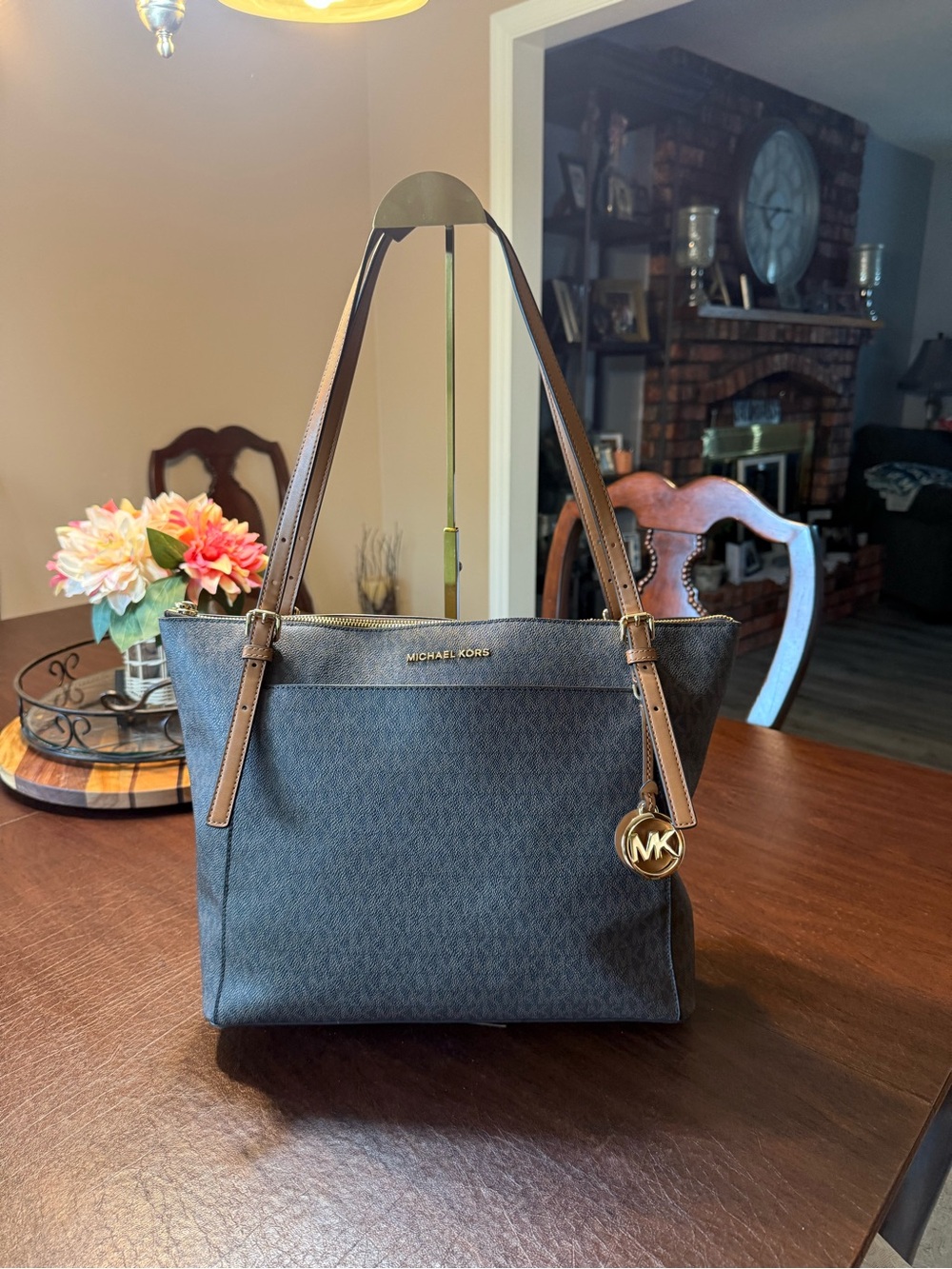 Michael Kors signature Voyager Dark Brown/Black Logo Shoulder Tote